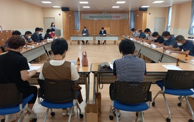 3일 이방면사무소 회의실에서 이방면 지역사회보장협의체 정기회의를 진행하고 있다.