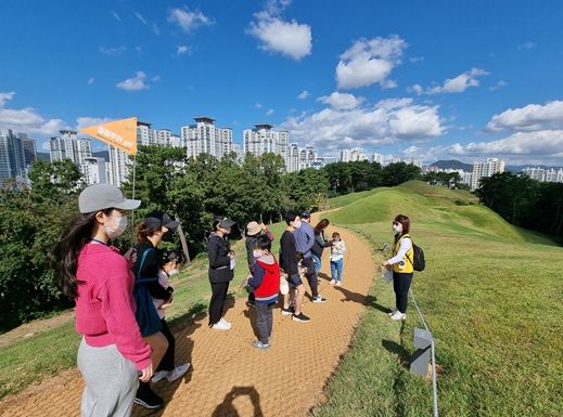 연제구, 연산동고분군 역사길 힐링투어 프로그램 운영