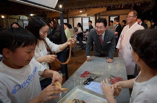 박경귀 아산시장 “내방객들에게 감사, 축제평가 통해 환류 강조”