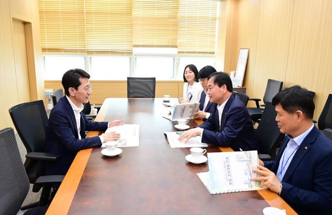 배낙호 김천시장과 송언석 국회의원, 인적네트워크 활용 정부예산 확보 ‘전력투구’-기획예산실